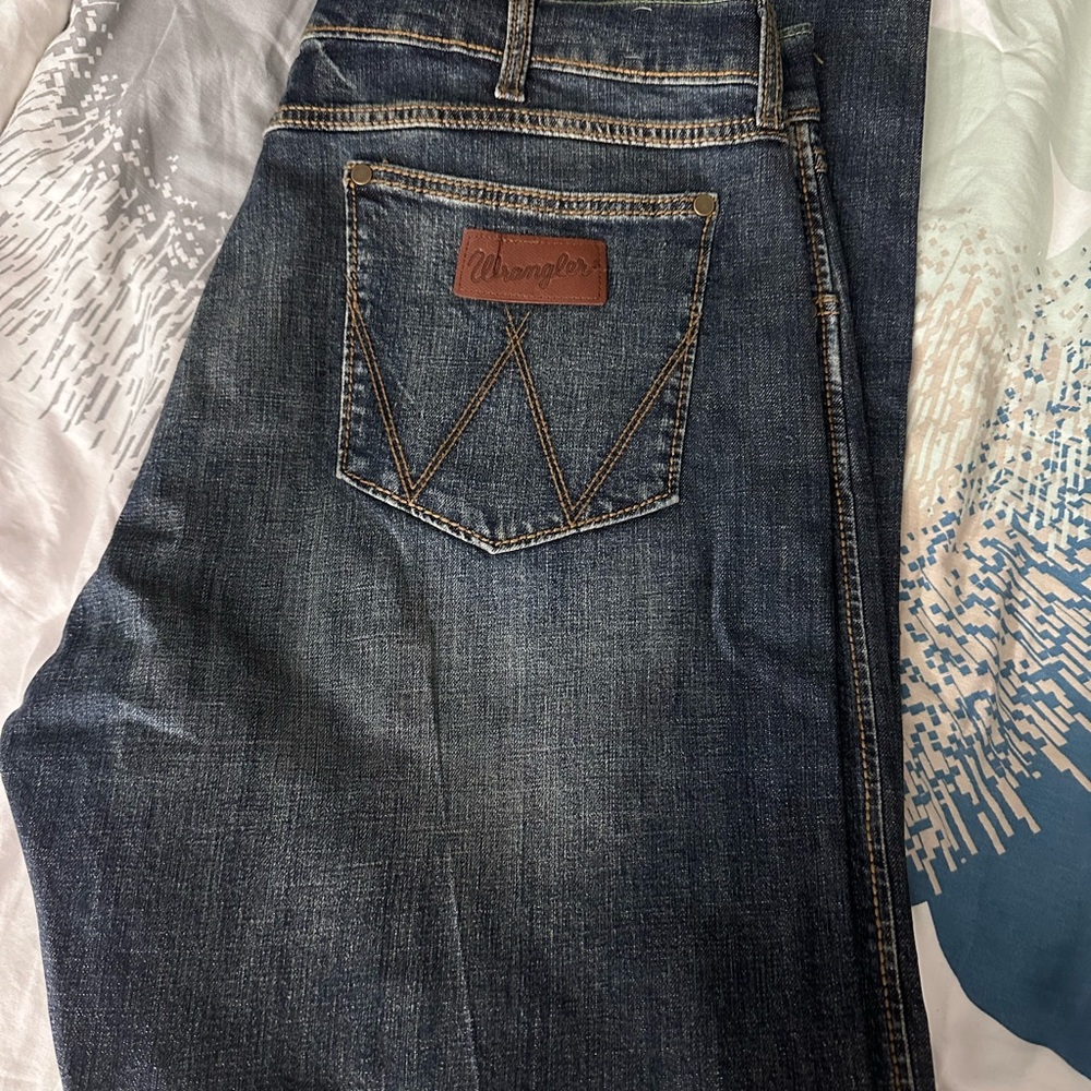 Wrangler Blue Denim Jeans men’s 38/32 run larger new no tags slim straight